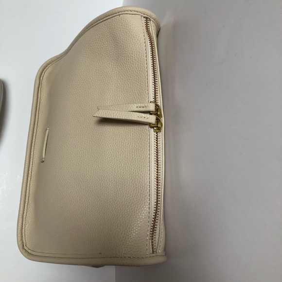 Levynia Leather Cream Crossbody Bag NWT - Picture 5 of 13